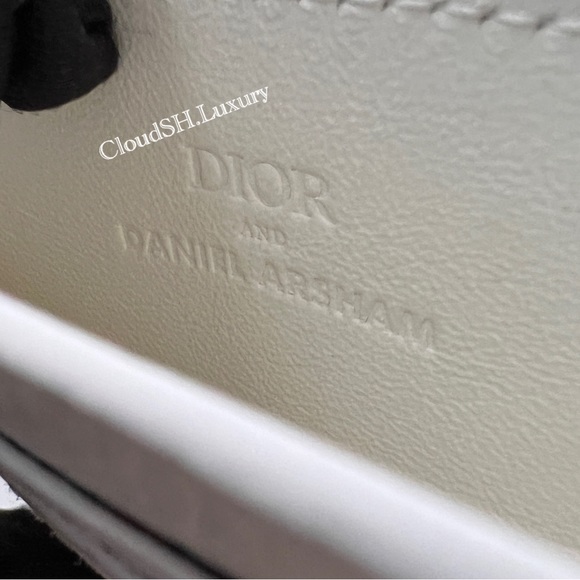 Auth Dior x Daniel Arsham Newspaper Print Card Holder - PreLoved - Picture 10 of 11